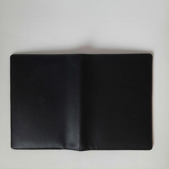 Genuine leather passport holder - Picture 3 of 3
